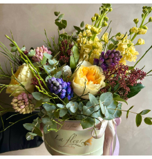 Квіткова композиція в коробці «Для тебе»