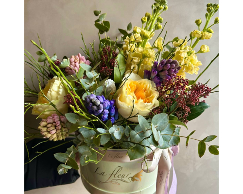 Квіткова композиція в коробці «Для тебе»