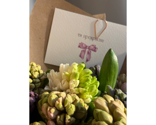 Квіткова композиція в коробці «Для тебе»