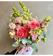 Квіткова композиція в коробці «Квіткове натхнення»