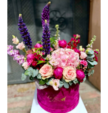 Цветочная композиция в коробке "Via Floris"