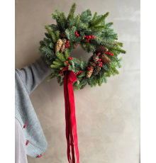 Веночек из нобилиса с шишкми