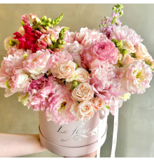 Квіткова композиція в коробці «Ніжне кохання»