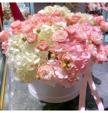 Квіткова композиція в коробці «Ніжність»