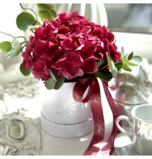 Композиция с гортензией и эвкалиптом